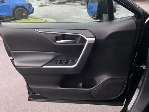 Used 2025 Toyota RAV4 XLE FWD image 18