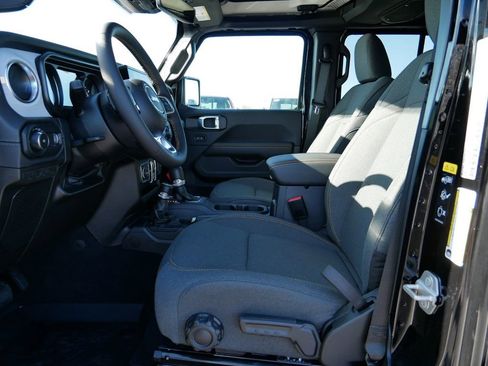 New 2024 Jeep Wrangler Unlimited Sahara w/ Technology Group AWD/4WD image 4