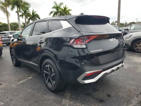 Used 2023 Kia Sportage LX image 4