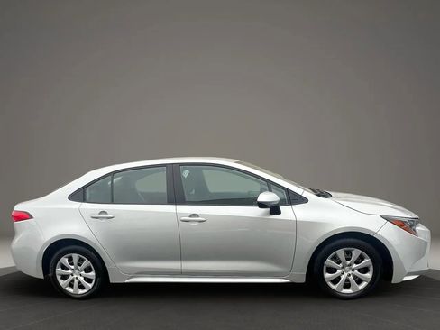 Used 2025 Toyota Corolla LE FWD image 4
