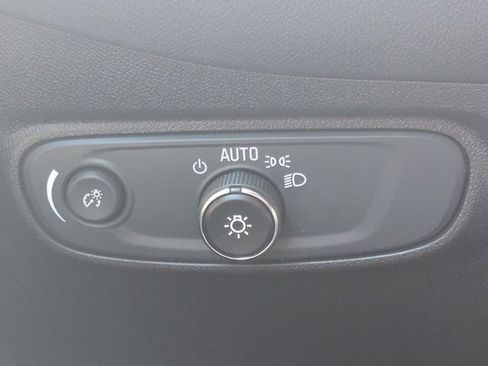 Used 2023 Chevrolet Equinox LS image 19