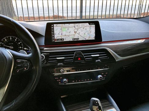 Used 2018 BMW 530i image 6