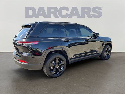 Used 2025 Jeep Grand Cherokee Limited w/ Black Appearance Package AWD/4WD image 7