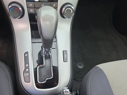 Used 2014 Chevrolet Cruze LS FWD image 14