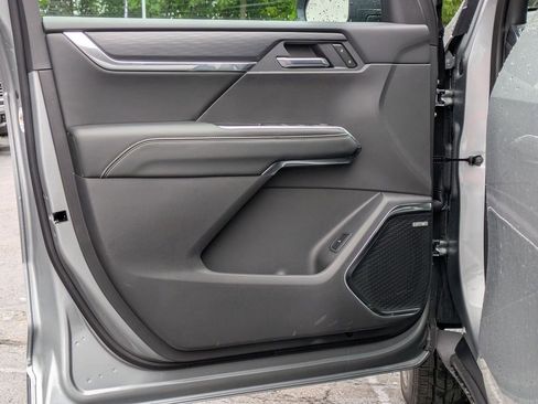 New 2025 GMC Acadia Elevation w/ Elevation Premium Package AWD/4WD image 13