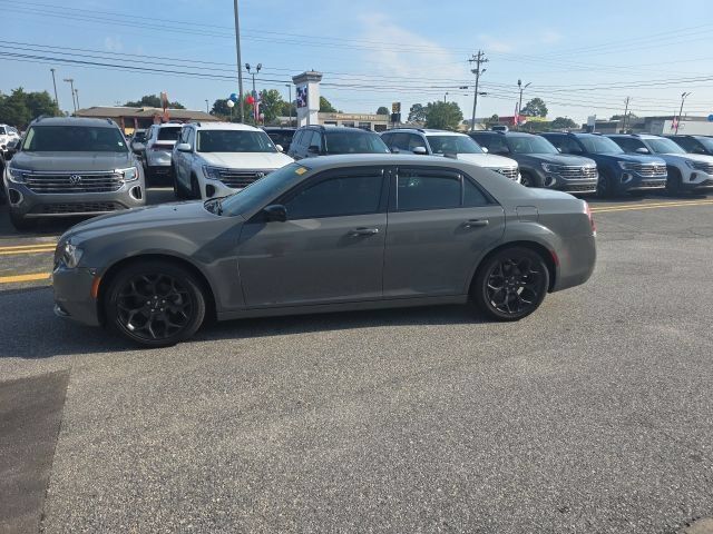 Used 2019 Chrysler 300 Touring w/ Sport Appearance Package RWD image 6