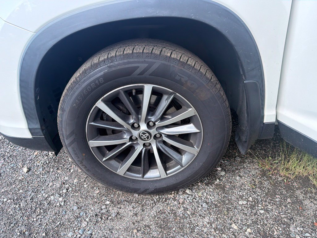 Used 2019 Toyota Highlander XLE AWD/4WD image 2