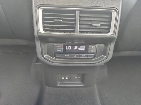 Used 2024 Volkswagen Atlas SE FWD image 26