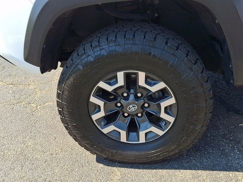 Used 2020 Toyota Tacoma TRD Off-Road w/ Technology Package AWD/4WD image 28