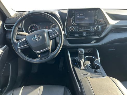 Used 2022 Toyota Highlander XLE image 12