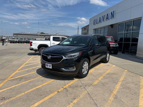 Used 2018 Buick Enclave Essence FWD image 3