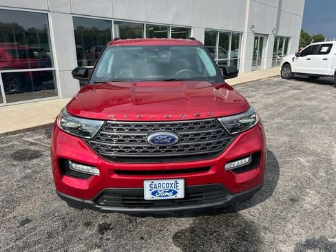 Used 2023 Ford Explorer XLT w/ Equipment Group 202A AWD/4WD image 2