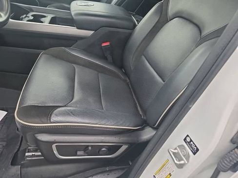 Used 2022 RAM 1500 Laramie w/ Sport Appearance Package AWD/4WD image 9