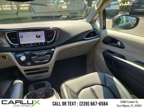 Used 2023 Chrysler Pacifica Touring-L FWD image 21