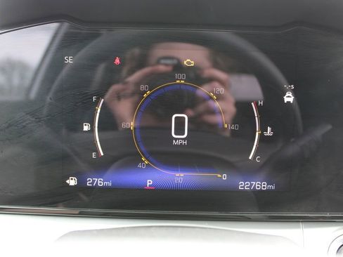 Used 2025 Chevrolet Trax LT image 32