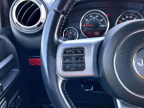 Used 2016 Jeep Wrangler Unlimited Rubicon AWD/4WD image 19