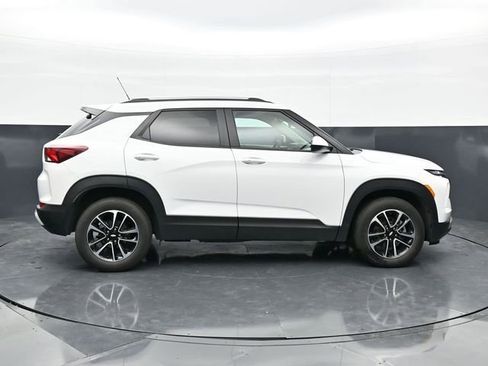 Used 2025 Chevrolet TrailBlazer LT w/ Driver Confidence Package image 8