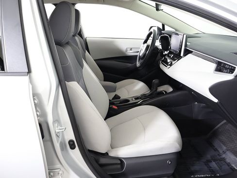 Used 2021 Toyota Corolla LE image 28