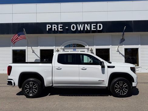Certified 2025 GMC Sierra 1500 AT4 w/ AT4 Premium Package AWD/4WD image 4