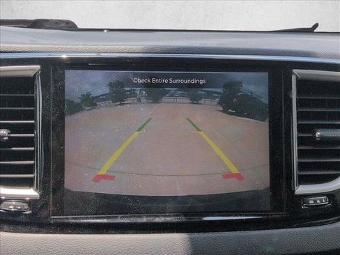 Used 2022 Chrysler Pacifica Touring-L FWD image 13
