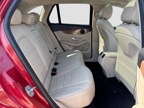 Used 2019 Mercedes-Benz GLC 300 4MATIC image 27
