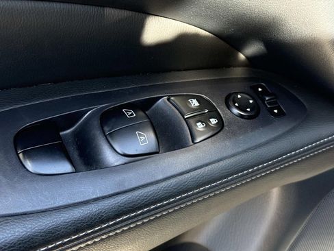 Used 2019 Nissan Pathfinder SV image 25