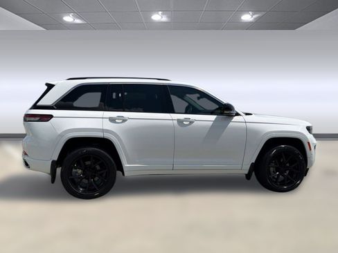 Used 2023 Jeep Grand Cherokee Overland w/ Adv Protech Group III AWD/4WD image 8