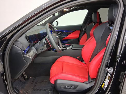 Used 2025 BMW M5 w/ Carbon Package AWD/4WD image 3
