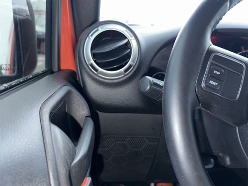 Used 2015 Jeep Wrangler Sahara image 17
