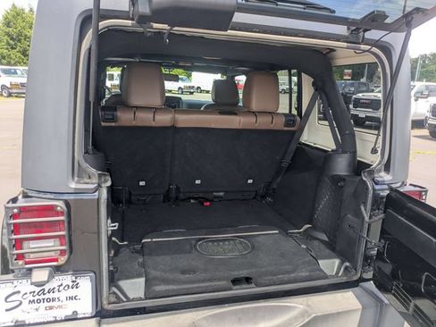 Used 2017 Jeep Wrangler Unlimited Sahara w/ Dual Top Group AWD/4WD image 32