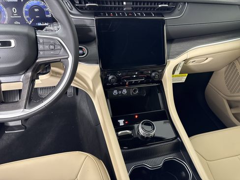 New 2025 Jeep Grand Cherokee Limited image 25