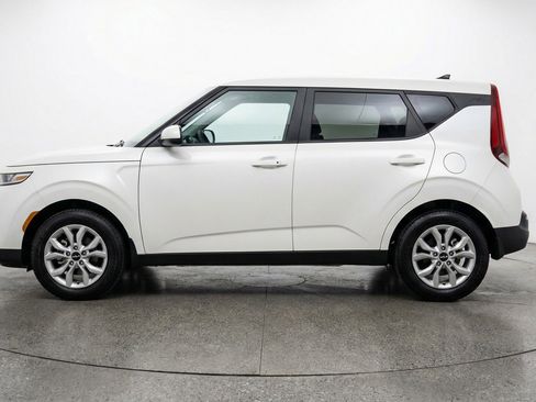 Used 2025 Kia Soul LX w/ LX Technology Package FWD image 5