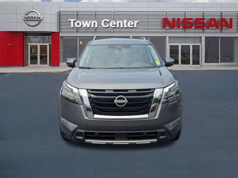 Certified 2025 Nissan Pathfinder SL FWD image 2