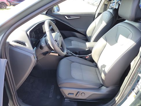 Certified 2025 Kia Niro EX FWD image 21