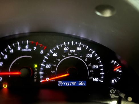 Used 2010 Toyota Camry XLE image 22