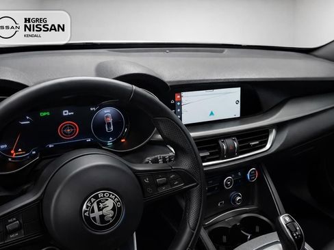 Used 2024 Alfa Romeo Stelvio Ti image 8