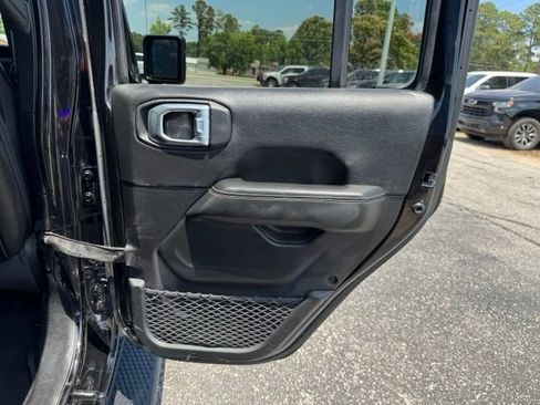 Used 2021 Jeep Wrangler Unlimited Sahara w/ Cold Weather Group AWD/4WD image 12