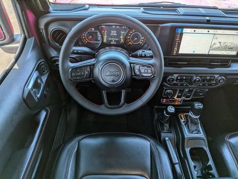 Used 2024 Jeep Wrangler Unlimited Rubicon AWD/4WD image 14