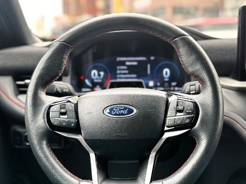 Used 2025 Ford Explorer ST-Line w/ ST-Line Street Pack AWD/4WD image 13