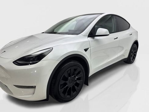 Used 2024 Tesla Model Y Long Range AWD/4WD image 11