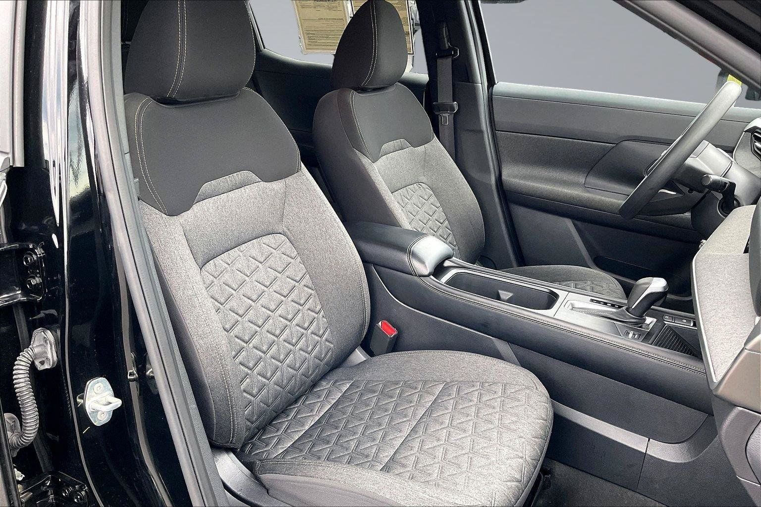 Certified 2025 Nissan Kicks SV AWD/4WD image 8