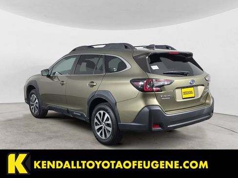 Used 2023 Subaru Outback Premium AWD/4WD image 3