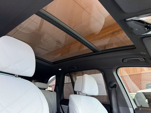 Used 2024 BMW X5 xDrive50e w/ Premium Package image 22