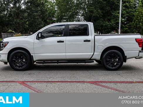 Used 2024 Nissan Titan SV w/ SV Convenience Package RWD image 10