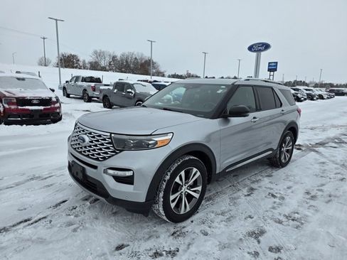Used 2020 Ford Explorer Platinum w/ Premium Technology Package image 3