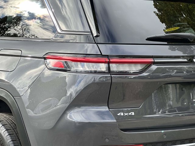 Certified 2025 Jeep Grand Cherokee Laredo X w/ Luxury Tech Group I AWD/4WD image 12