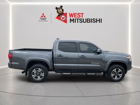 Used 2018 Toyota Tacoma TRD Sport w/ Technology Package RWD image 6