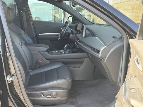 Used 2025 Cadillac XT4 Premium Luxury image 13