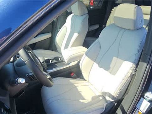 Certified 2025 Acura RDX SH-AWD image 12