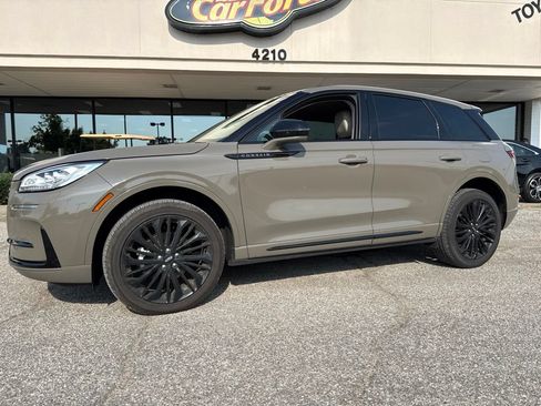Certified 2025 Lincoln Corsair Reserve w/ Jet Appearance Package AWD/4WD image 7